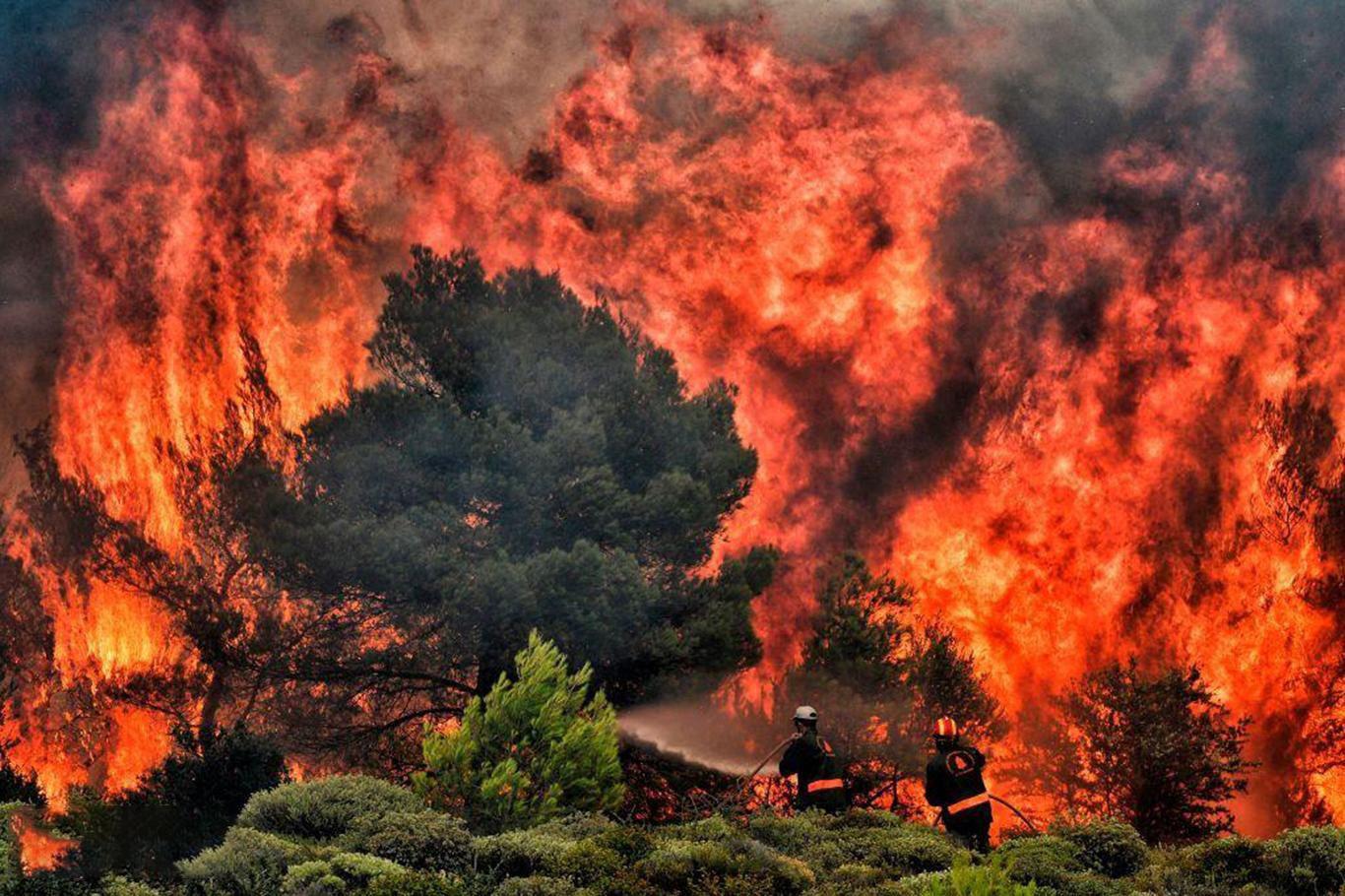Binlerce kişinin etkilendiği California'daki yangın 3 gündür söndürülemiyor